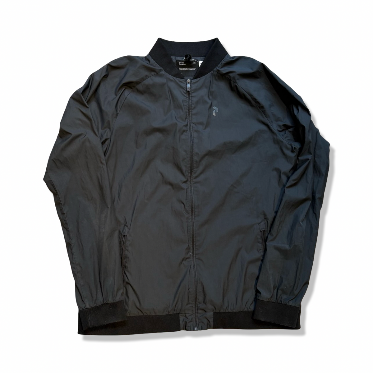 Svart träningsjacka Peak Performance G Octon Jacket i storlek 170, fotograferad framifrån mot en vit bakgrund.