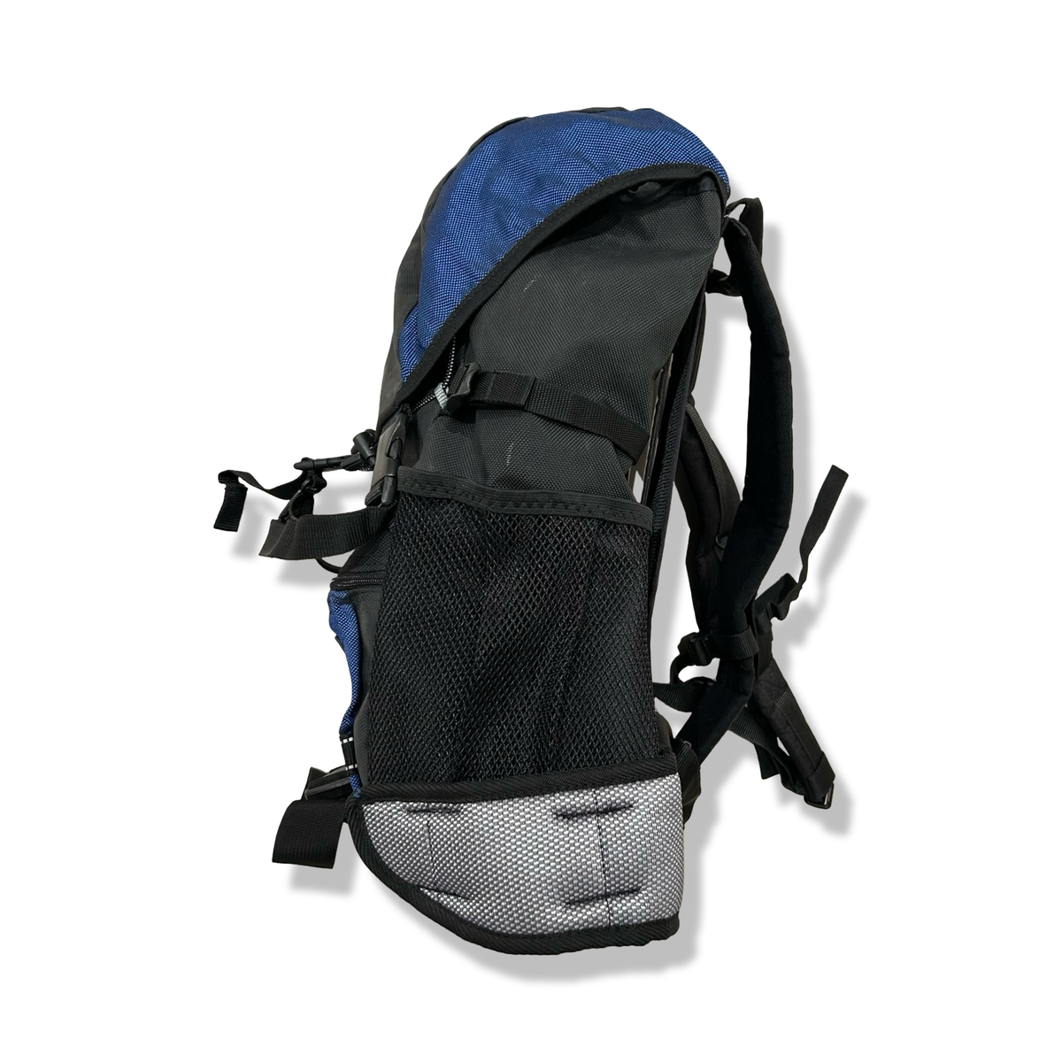 Blå och svart ryggsäck Blackburn HydraPak för unisex, fotograferad från sidan mot en vit bakgrund.