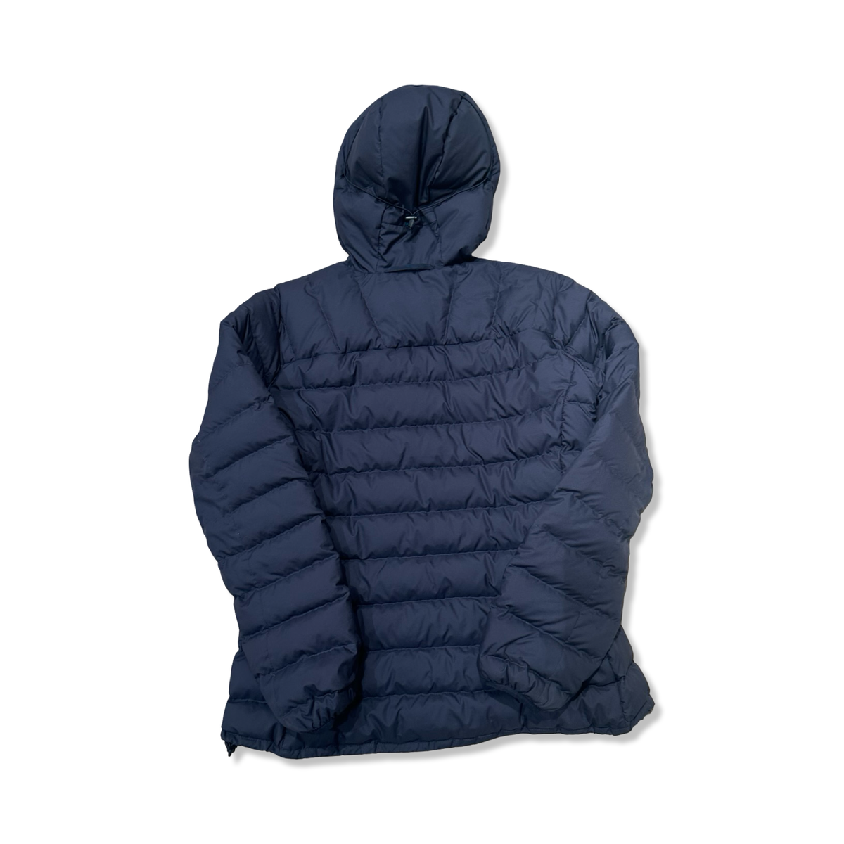 Baksidan av en blå dunjacka från Haglöfs för dam i storlek XL, fotograferad mot en vit bakgrund.