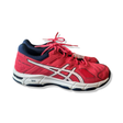 Rosa löparskor Asics Gel-Beyond för dam i storlek 37,5, fotograferade från sidan mot vit bakgrund.
