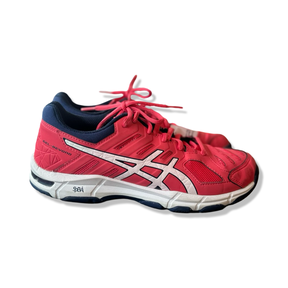 Rosa löparskor Asics Gel-Beyond för dam i storlek 37,5, fotograferade från sidan mot vit bakgrund.