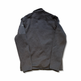 Fleecetröja Arc'teryx Covert Jacket för herr i svart, fotograferad bakifrån mot en vit bakgrund.