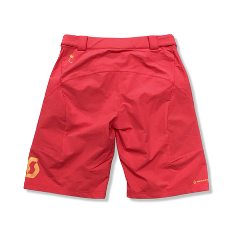 Baksidan av ett par orange shorts från Scott för dam, fotograferade mot en vit bakgrund.