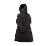 Svart dunjacka Canada Goose Black Label för dam med huva, fotograferad framifrån mot vit bakgrund.