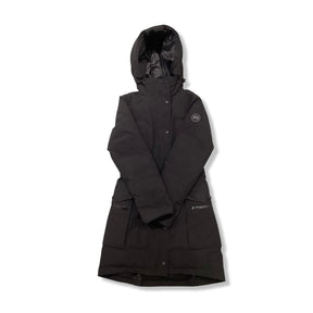 Svart dunjacka Canada Goose Black Label för dam med huva, fotograferad framifrån mot vit bakgrund.