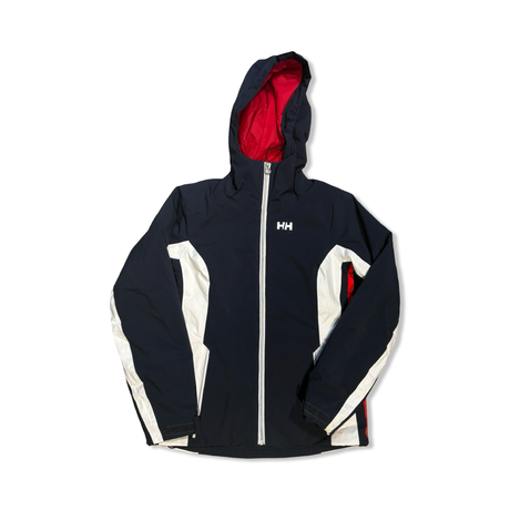 Mörkblå och vit skidjacka från Helly Hansen för dam med huva, fotograferad framifrån mot en vit bakgrund.
