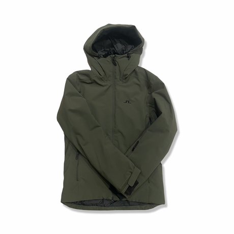 Grön dunjacka Ace jacket från J.Lindeberg för herr, fotograferad framifrån mot en vit bakgrund.