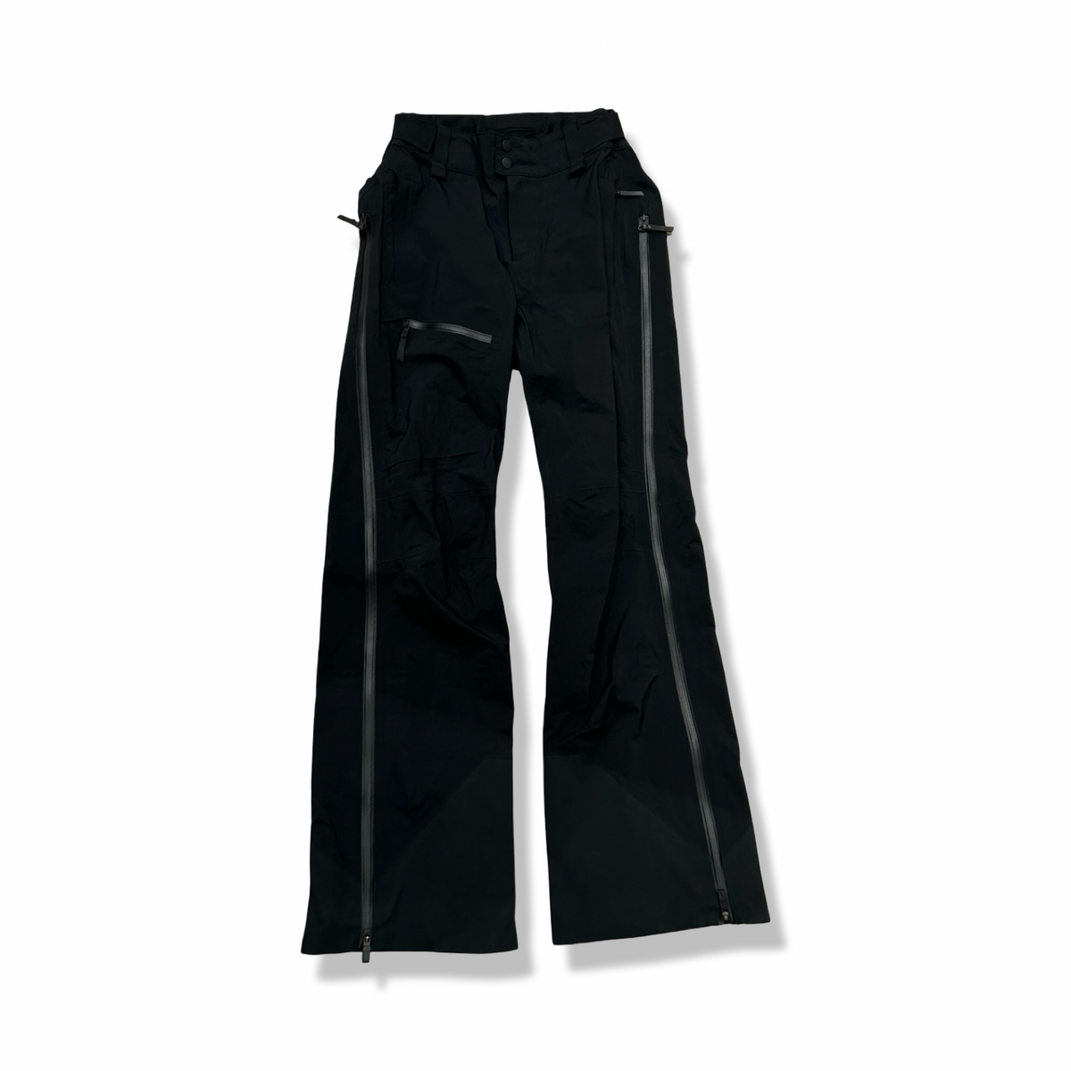 Svarta skalbyxor från Peak Performance W Alpine Gore-Tex Pants för dam, fotograferade framifrån mot vit bakgrund.