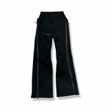 Svarta skalbyxor från Peak Performance W Alpine Gore-Tex Pants för dam, fotograferade framifrån mot vit bakgrund.