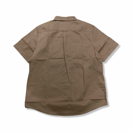 Baksidan av en beige Fjällräven Övik Air Stretch SS kortärmad skjorta för herr, visad mot en vit bakgrund.