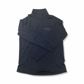 Blå underställströja från Helly Hansen för herr med hög krage, fotograferad framifrån mot en vit bakgrund.