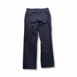 Baksidan av ett par grå damcyklar eller byxor från Houdini, modell Dock Pants, visade mot en vit bakgrund.
