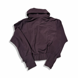 Baksidan av en vinröd träningsjacka Casall Warm Training Jacket för dam, fotograferad mot en vit bakgrund.