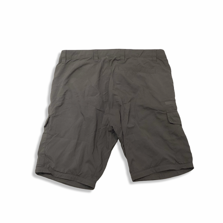 Grå shorts från Tierra för herr, fotograferade bakifrån mot en vit bakgrund.