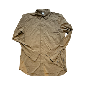 Haglöfs Salo skjorta för herr i beige, fotograferad framifrån mot en vit bakgrund.
