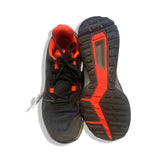 Adidas Terrex Rain Dry träningsskor för herr i svart och orange, där ena skon visas uppifrån och den andra visar sulan.