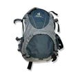 Grå och mörkblå ryggsäck Deuter Futura 22L AC unisex, fotograferad framifrån mot en vit bakgrund.