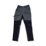 Grå och svarta Haglöfs Rugged Pant funktionsbyxor för barn, fotograferade framifrån mot en vit bakgrund.