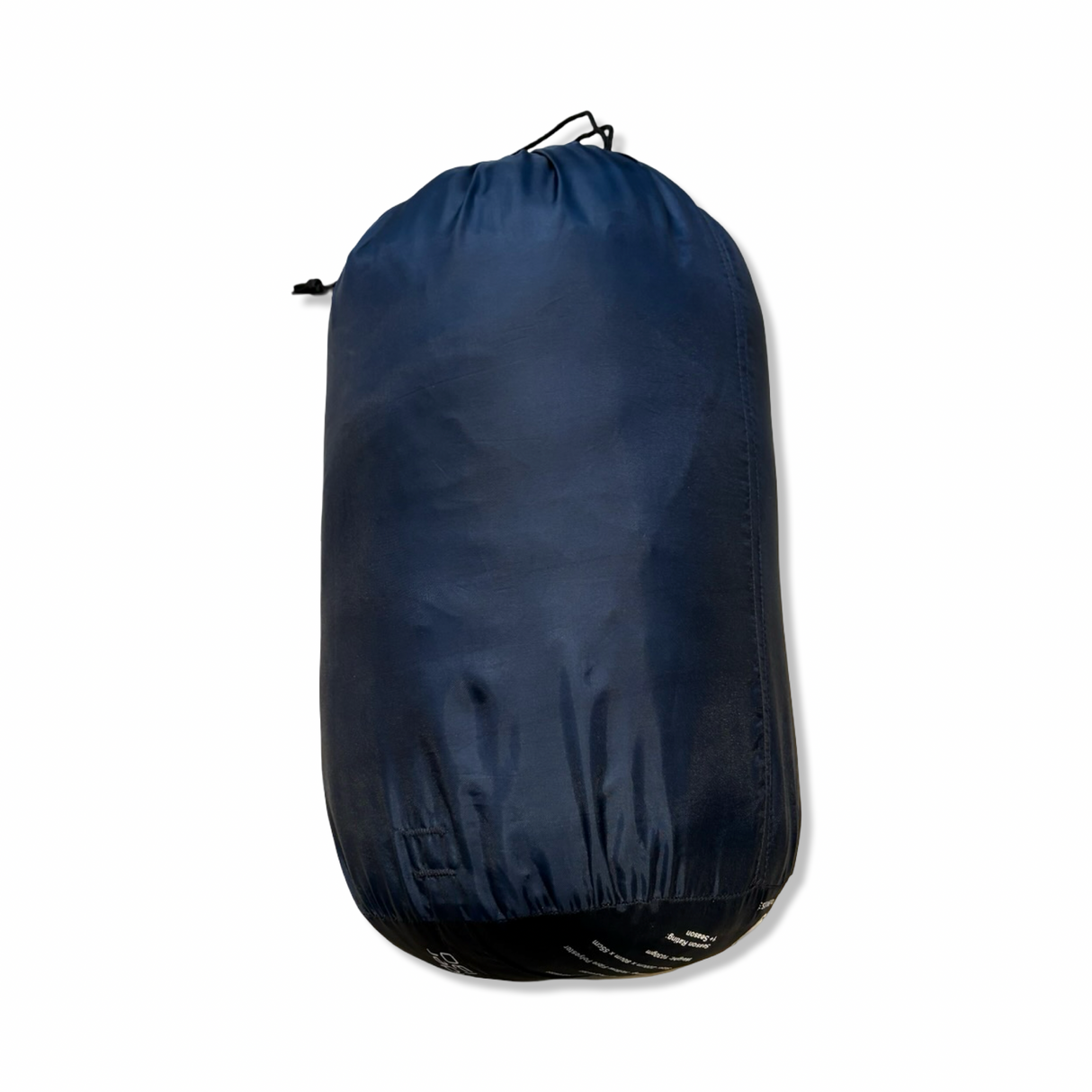 Mörkblå Sprayway Pathfinder 130 sovsäck i tillhörande packpåse, fotograferad mot vit bakgrund.