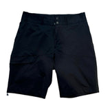 Svarta Houdini Go Shorts funktionsshorts för dam, fotograferade framifrån mot en vit bakgrund.