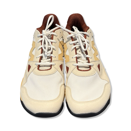 Joe Nimble Addict sneakers för herr i beige och brunt, fotograferade framifrån mot en vit bakgrund.